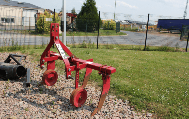 Charrue accessoire pour micro-tracteur